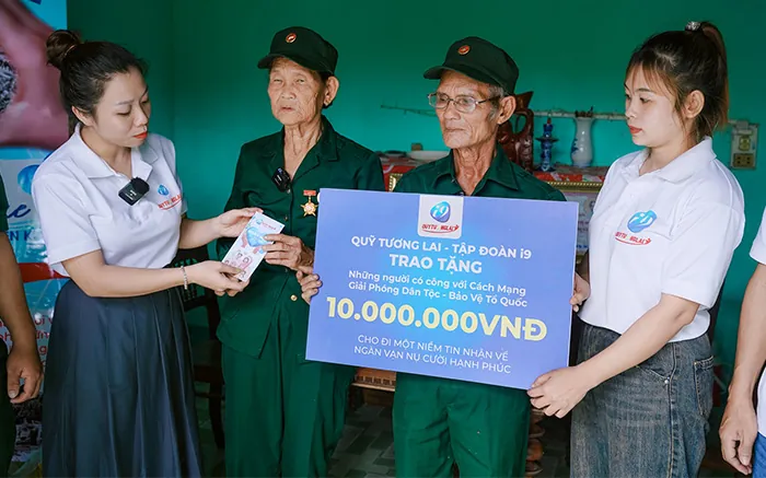 Biểu tượng tai nghe thể hiện hỗ trợ khách hàng 24/7 của iwinclub